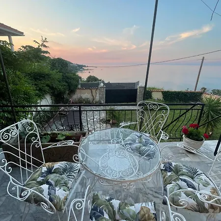 Arhondiko Estate Kato Polydendri فيلة *