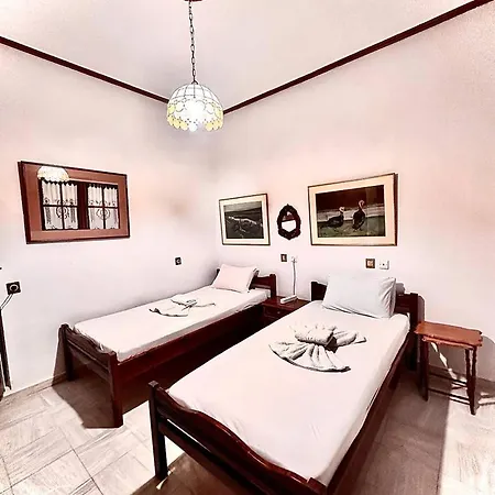 Arhondiko Estate Kato Polydendri فيلة *